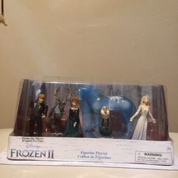 DISNEY FROZEN 11 FIGURING PLAYSET ( 3 YEARS AND UP )