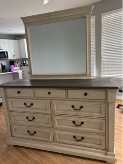 Oak wood Queen Bedroom