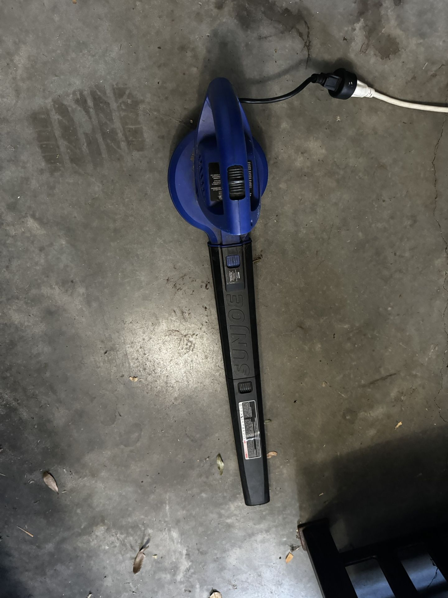 Leaf blower
