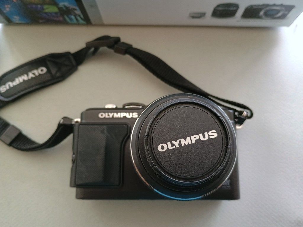 Olympus Pen Lite E-PL5 Mirrorless Camera With Case.