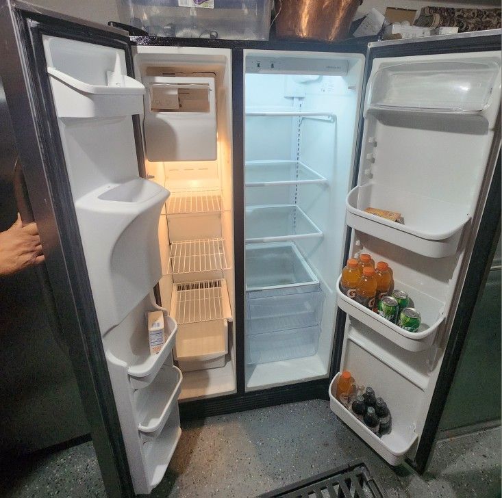 Refrigerator By FRIGIDAIRE