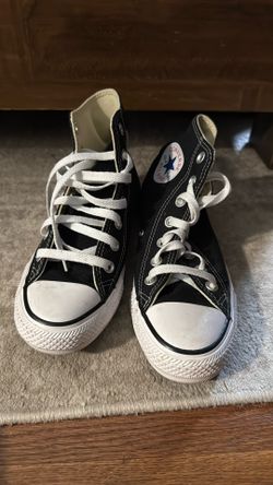 Women’s Converse Size 7 Wos Size 5 Men