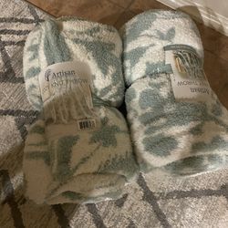 Really Soft Blankets ( Brand New, Never Open , Or Used !) 20$each