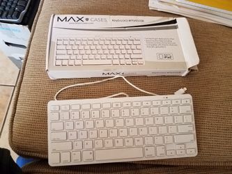 MAX Cases 8-pin Cable Keyboard for Apple iPad (model PM9333B) White