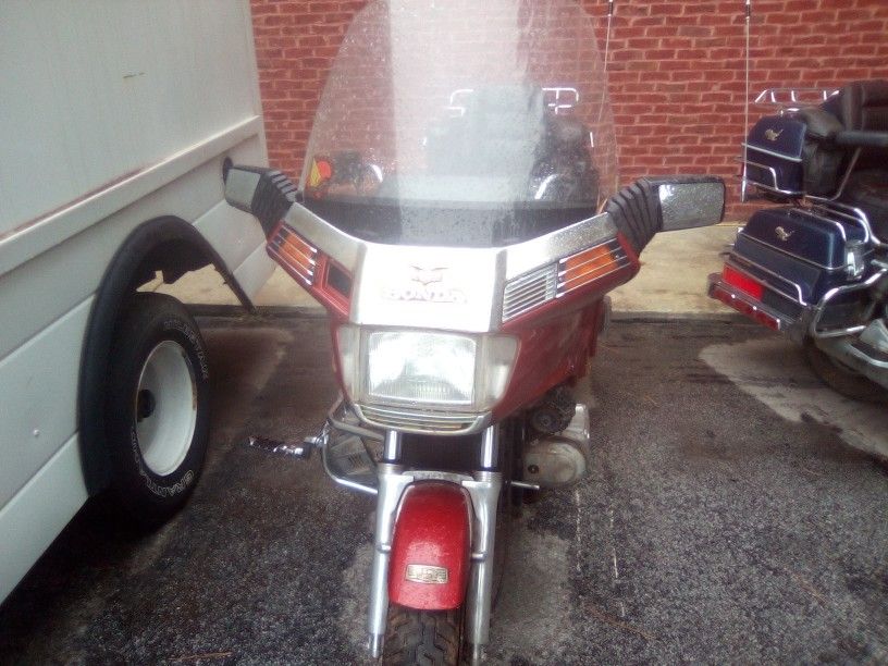 1984 Honda Goldwing aspencade touring bike