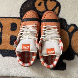 Orange Lobster Dunk 9.5/10 (no Trades)