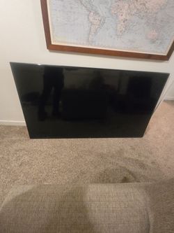 70" Vizio TV NO LEGS WALL MOUNT INCLUDED