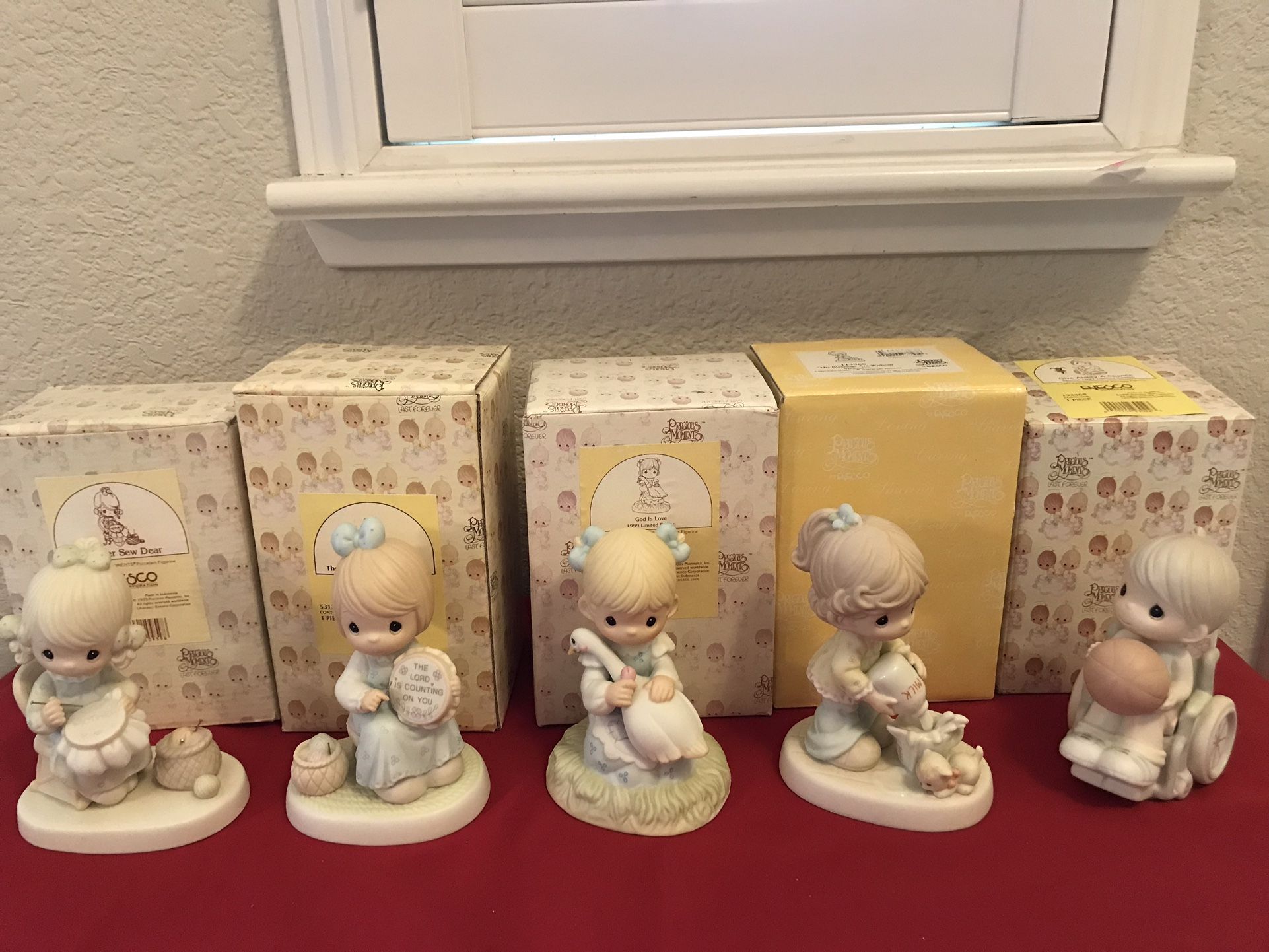 A group of 5 Vintage Precious Moments figurines