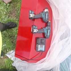 Makita Drills With Batterys And Charger