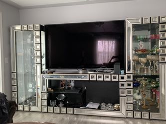 Entertainment center