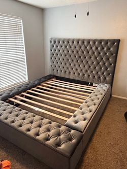Queen tuft bed