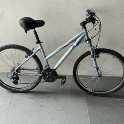 BICYCLE GIANT 24 SPEED SIZE 26 BRAND NEW 