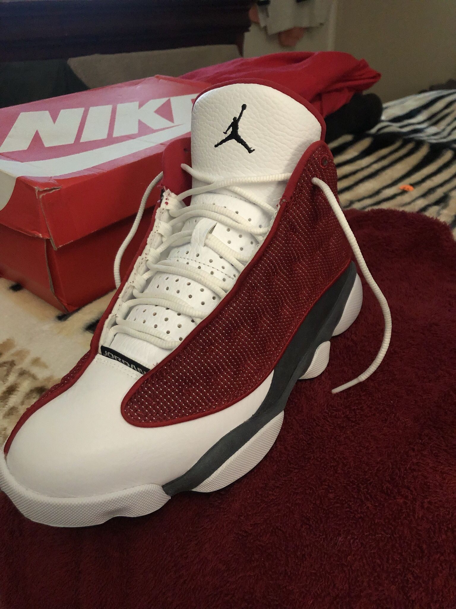 Jordans Retro 13 red flint