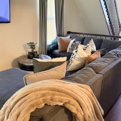 Grey Sectional ) 1,000$