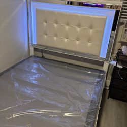 QUEEN MATTRESS + FRAME 