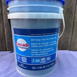 Cascade Professional All-Temperature Rinse Aid Detergent
