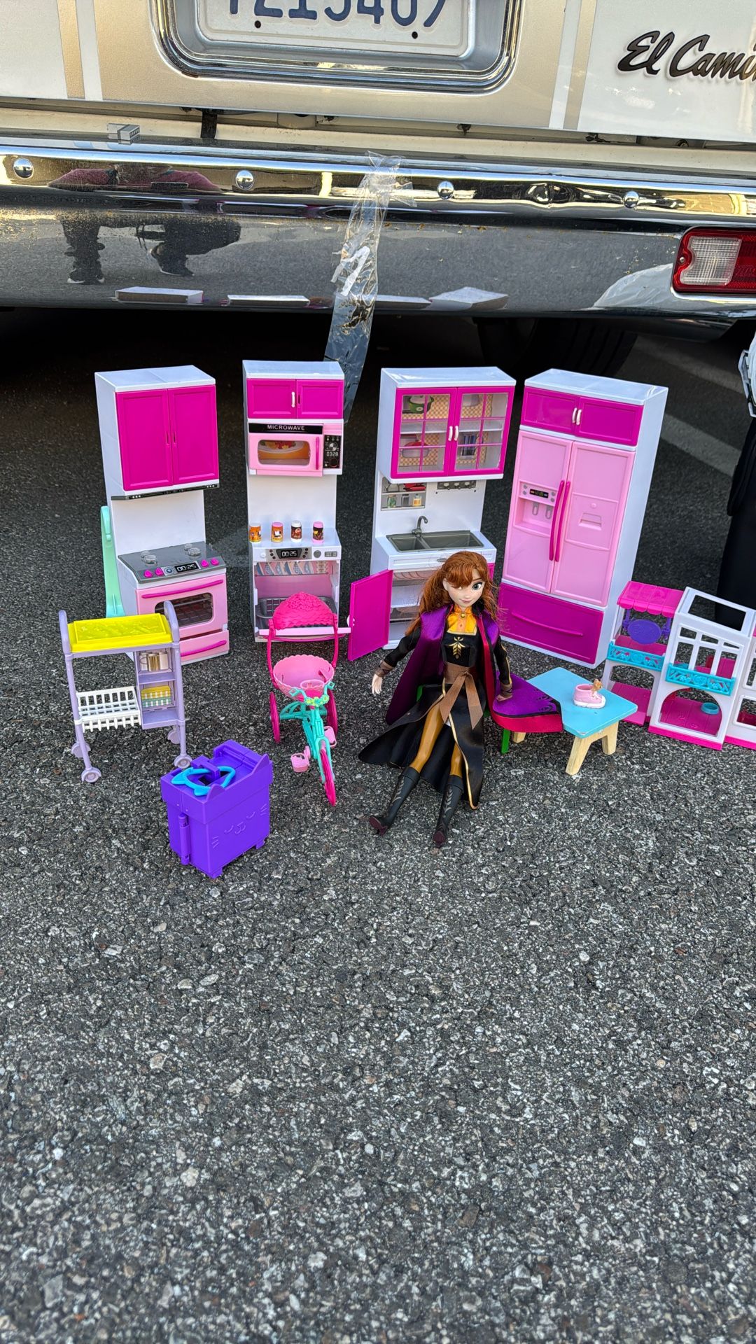 Kitchen for Barbie dolls and a Disney Anna doll