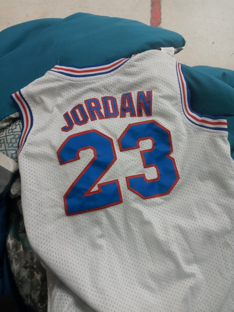 Jordan Space Jam Jersey Size M