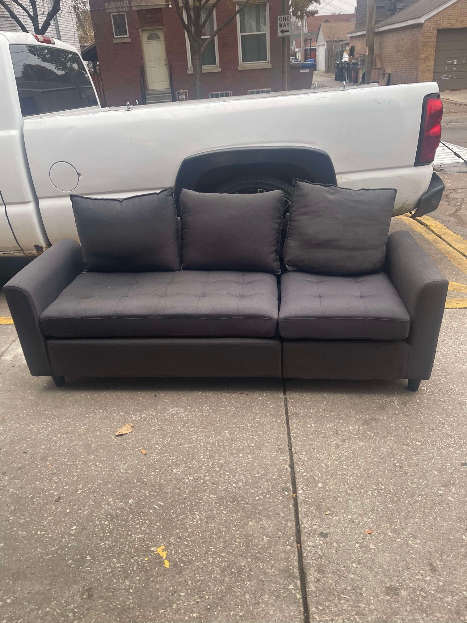 Couch  With Delivery Needa Cleanning