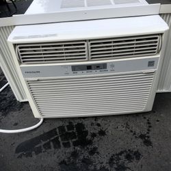 Very Good Condition Frigidaire Air Conditioner 