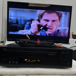 Yamaha CDV-300K Natural Sound CD CDV LD Laser Disc Player With AV cables
