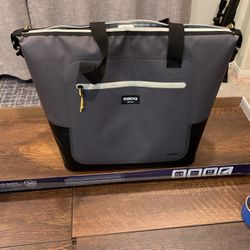 Igloo Cooler Bag it’s A Big Cooler Bag MaxCold+