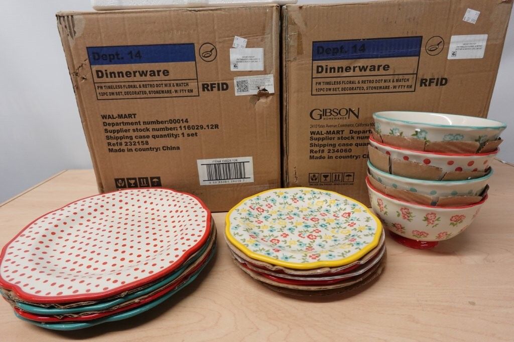 The Pioneer Woman Timeless Floral & Retro Dot 12‑Piece Dinnerware Set