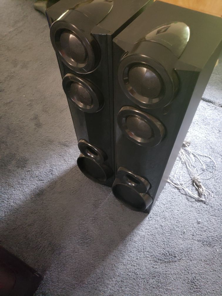 LG 1000w tower speakers. Blueray, bluetooth, optical
