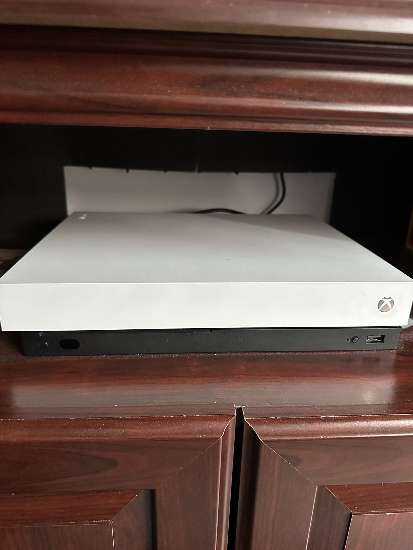 Xbox One X - Refurbished