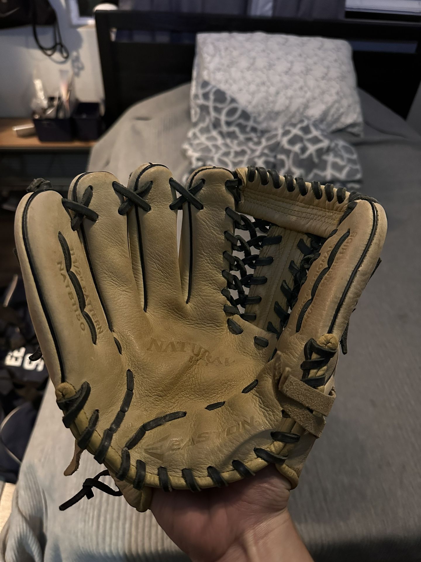 Baseball Gloves For Lefties