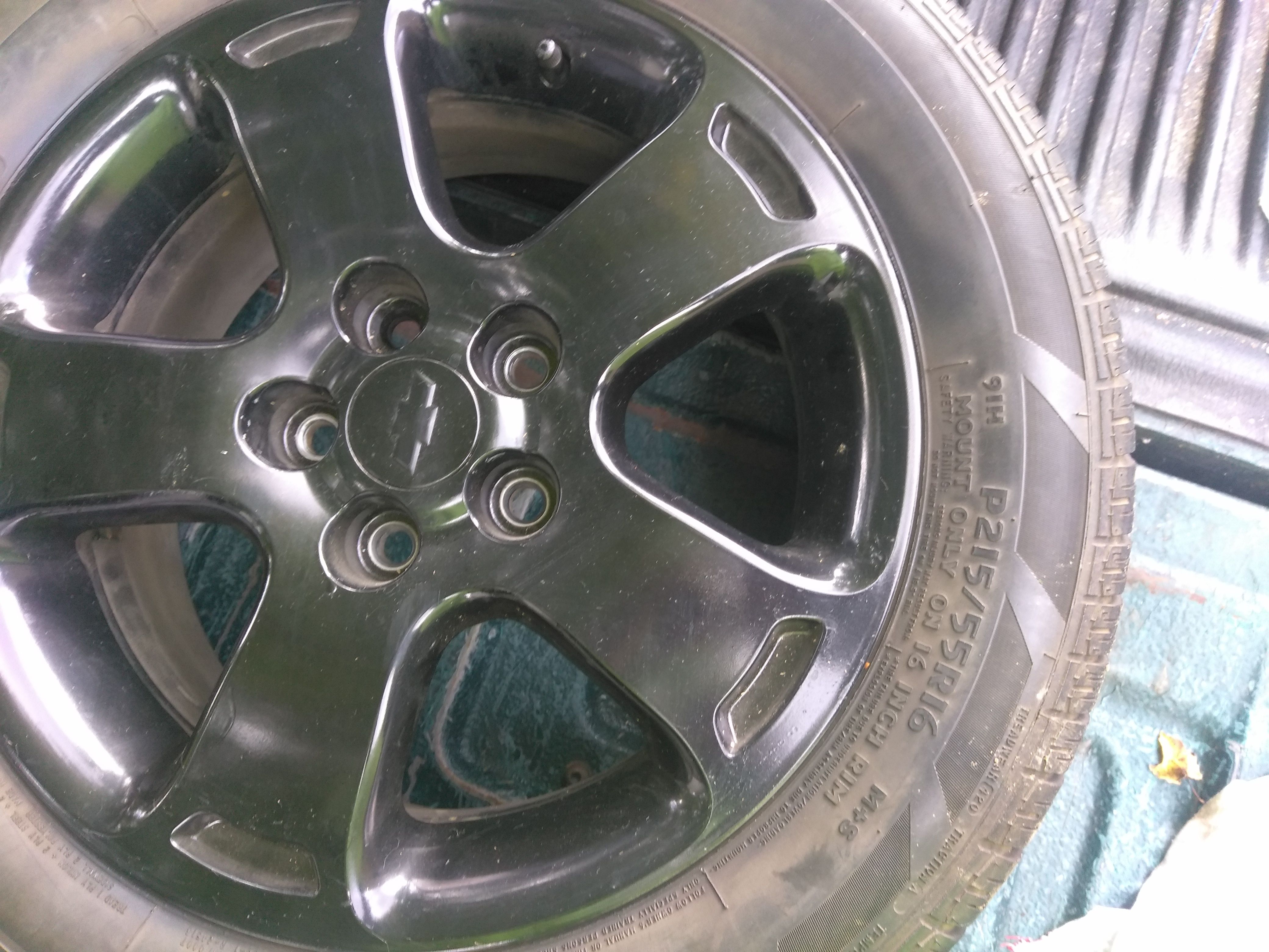 Vendo o cambio rines con llantas es para Chevy Chevrolet o los cambio por los rines originales de una S10 Chevy Chevrolet