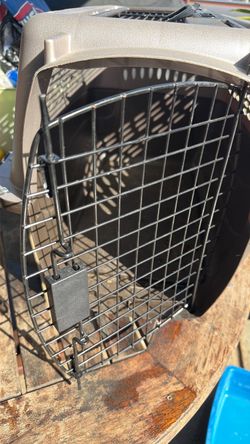 Cage / pet carrier