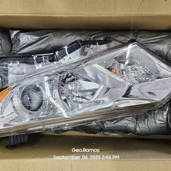 2012 Nissan Quest LE Headlight Assembly 