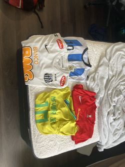 Soccer Jersey Bundle (Brazil, Argentina, Santos, Man Utd) Size M/L