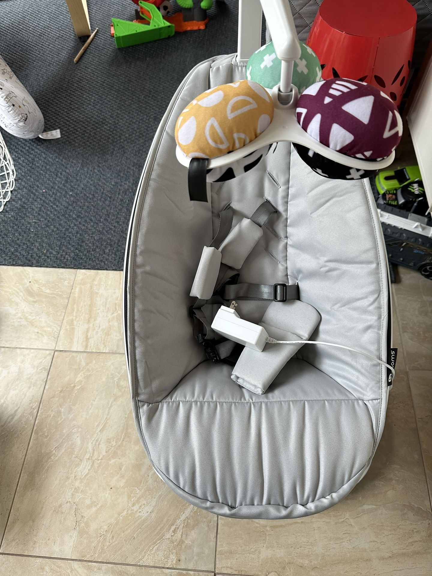 Mamaroo Baby Swing* barely Used
