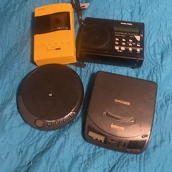 1 radio  shack 1 Walkman sharp 2 cd play portátil