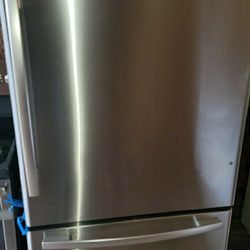 WHIRLPOOL REFRIGERATOR 