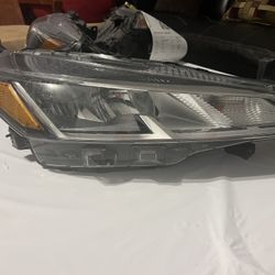 OEM Nissan Kicks PASSENGER side headlight 2021