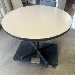 Round Table 