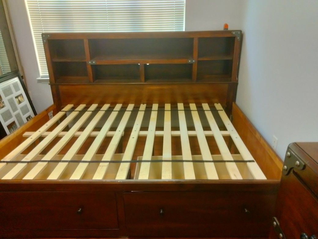 Ashley WOOD Captain Bed SET..Cash N Carry No Zelle ,Venmo or Texts Celenration FL Location