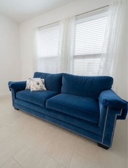 Elegant Navy Blue Velvet Sofa – great Condition