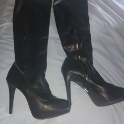 JENNIFER LOPEZ SIZE 10 OVER THE KNEE BOOTS.  ONLY WORN IN HOUSE!!