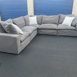 FREE DELIVERY!!! Gray 5 piece “Universal” sectional couch