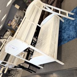 Twin/ Twin Bunkbed With Free Mattresses 🚨Only One Instock 🚨