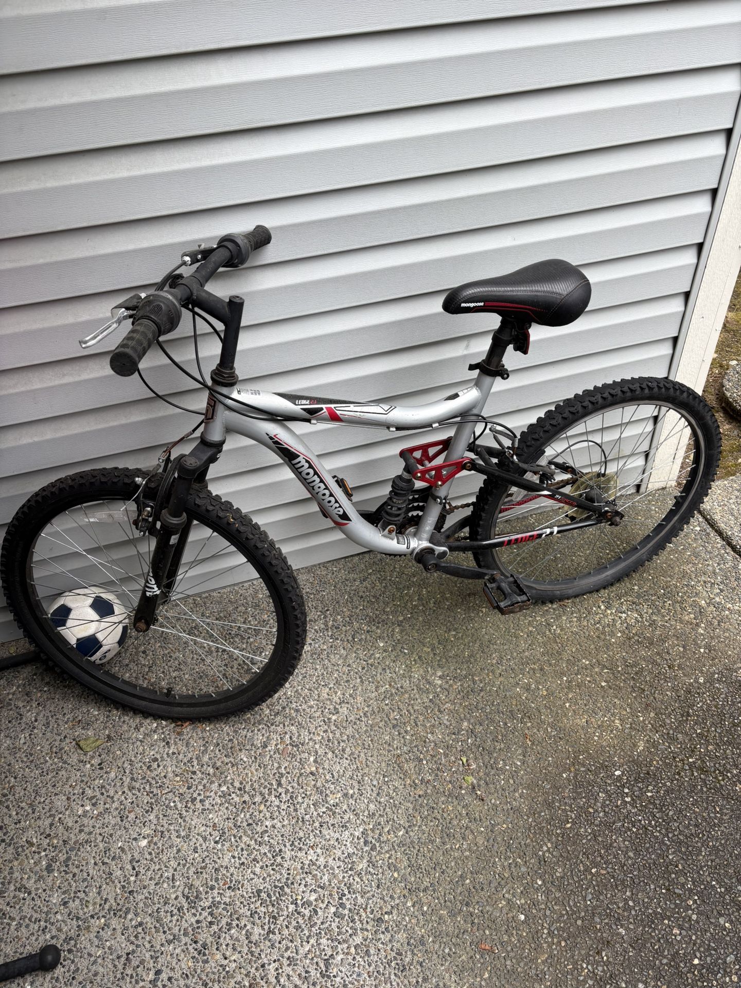 Mongoose Men’s Bike