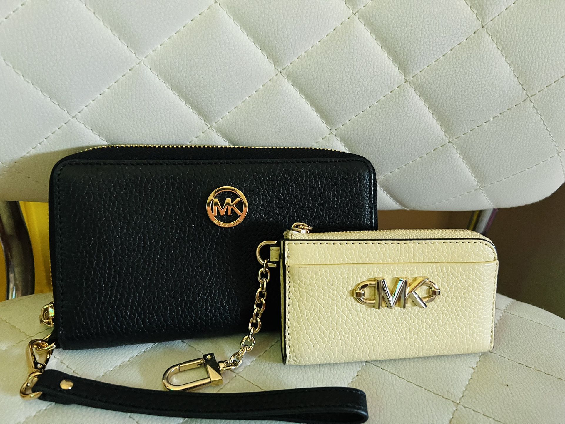Micheal Kors Wristlet And Card Wallet 