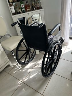 Wheelchair silla de ruedas marca Tuff Are, nueva sin uso, excelente !!