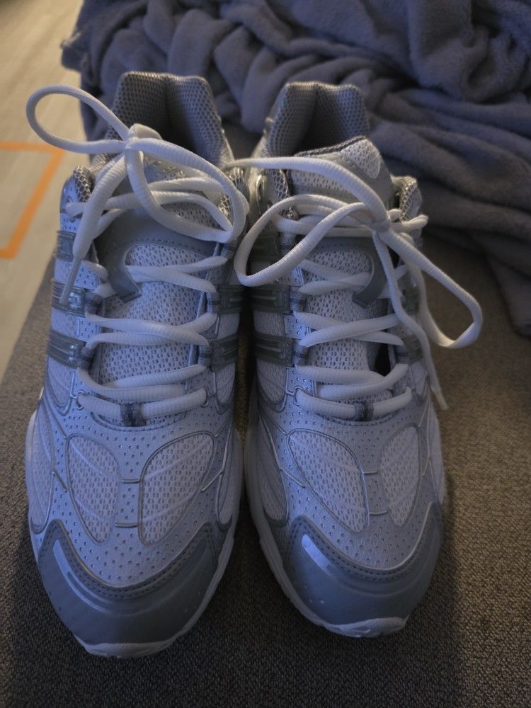 Men's Adidas Size 8.5