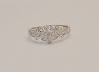 14K White Gold Diamond Floral Cluster Ring Size 7.25