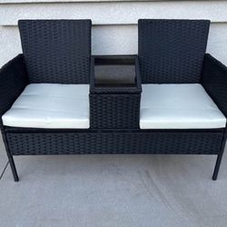 NEW IN BOX – 2-Seat Outdoor Wicker Patio Loveseat with Table